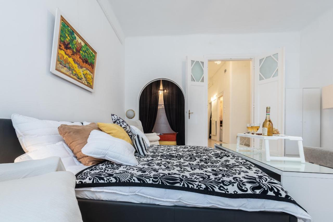Vintage Elegance Mostcentralapt !vaci Street! Apartment