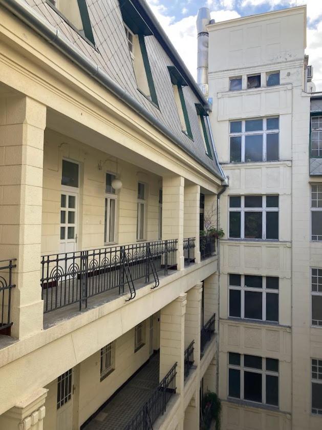 Apartment Vintage Elegance Mostcentralapt !vaci Street!